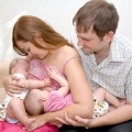 Alăptați-vă copiii! Laptele matern are o mulțime de beneficii