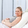 Lichidul amniotic este vital într-o sarcină. Ce funcții îndeplinește