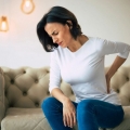 Durerile musculare pot apărea și în urma statului îndelungat în picioare