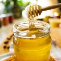 Mierea nu trebuie inclusă în alimentaţia copiilor mai mici de un an
