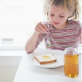 Mierea, benefică pentru creşterea sănătoasă a copiilor