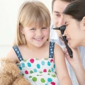 Nu neglijaţi otitele copiilor! Boala poate duce la daune permanente ale urechii