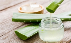 Sucul de aloe vera şi apa cu castraveţi stimulează creșterea părului