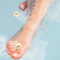 Spălați-vă picioarele în apă rece și vă întăriți sistemul imunitar