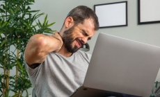 Stai strâmb, suferi! Efectele devastatoare ale posturii incorecte