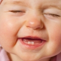 Tot ce trebuie să ştiţi despre erupţia dentară la bebeluşi
