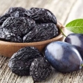 Prunele uscate sunt indicate în prevenirea și tratarea anemiei