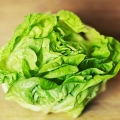 Salata verde ajută la controlul ritmului cardiac și al tensiunii arteriale