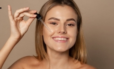 Serul cu vitamina C conferă luminozitate instantanee pielii și reduce petele pigmentare