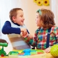 Socializarea, esențială pentru recuperarea copiilor cu autism