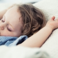 Cum facem să doarmă copiii noaptea