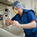 Cum pot fi prevenite infecţiile din spitale