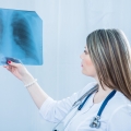 Bolnavii cu TBC vor beneficia de tratamente mai bune
