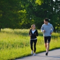 Încălțămintea nepotrivită, și, uneori, sportul duc la apariția tendinitei Achilliene