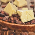 Balsamul cu unt de cacao, alternativă de hidratare a buzelor