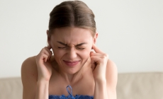 Suferi de un zgomot puternic în ureche? Nu ignora semnele, mergi la medic!