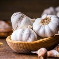 Usturoiul, mai benefic pentru organism atunci când este consumat seara