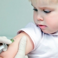 Apără-ţi copilul de boli cu vaccinul potrivit!