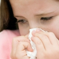 Cum îi tratăm pe cei mici de virozele primăvăratice